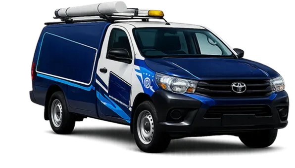 Licensed plumber van servicing Como
